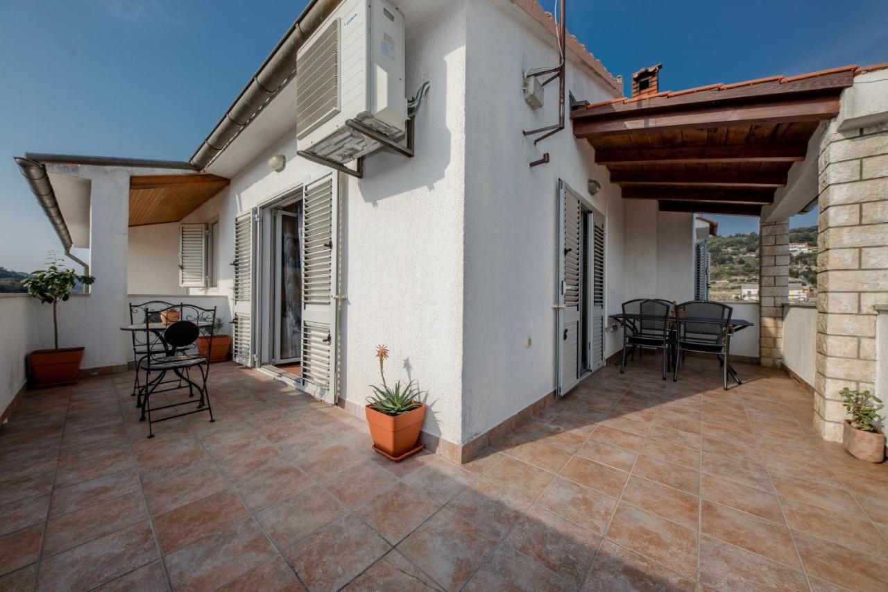 Nikolina Rab Apartments Rab Town Bagian luar foto