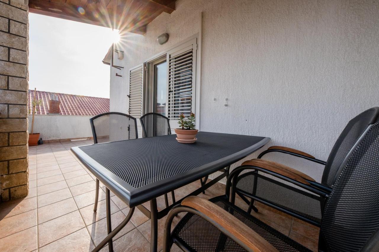 Nikolina Rab Apartments Rab Town Bagian luar foto